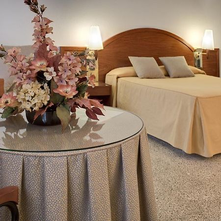 Hotel Gaudi Реус Екстер'єр фото